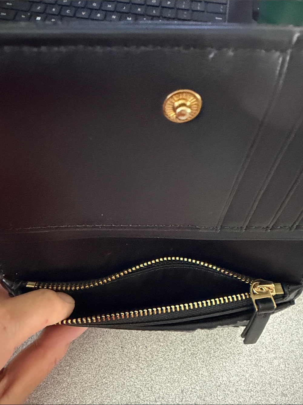 Tory Burch Willa Medium Wallet with Gold Logo - Picture 6 of 6
